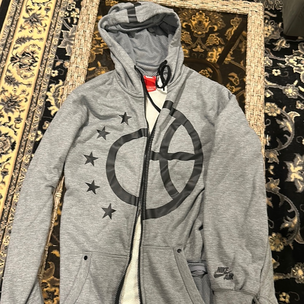 Gray Nike Basketball Hoodie (M)